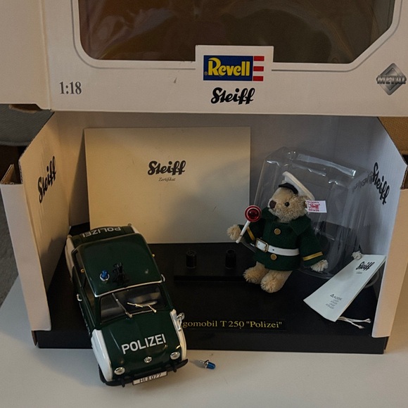 Revell Steiff Green 'Polizei' Toy Car & Bear Set